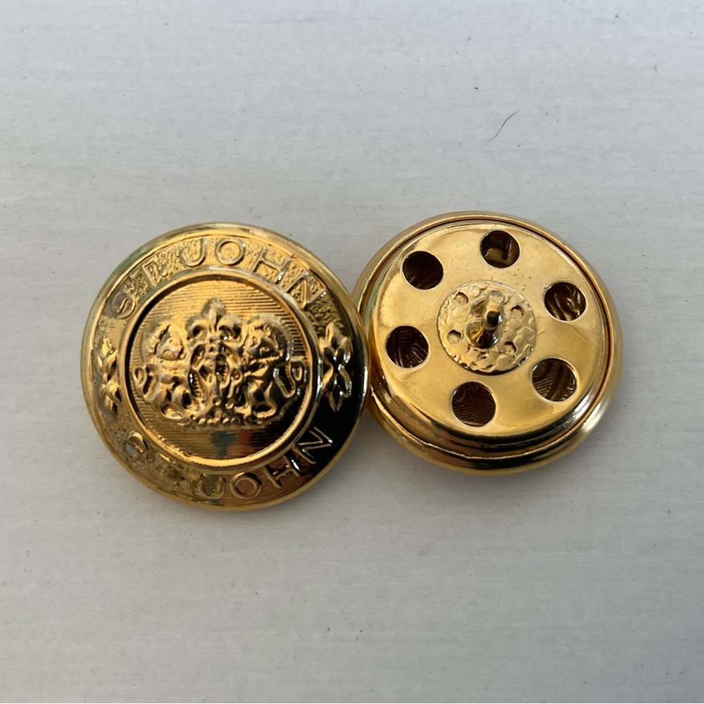 St. John Collection Replacement Button Shiny Gold Lion Crest Monogram Large 7/8"